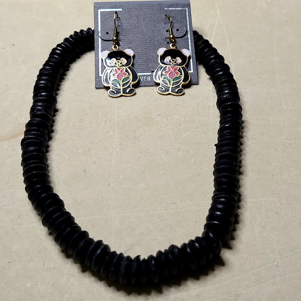 Vintage set of earrings and necklace